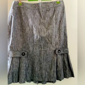 Bcx sz 7 cute skirt black and white pleats, tailored business style